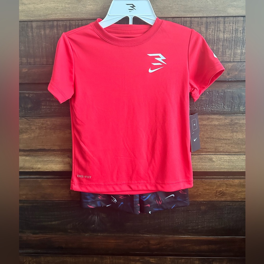NWT Boys Nike 2-Piece Outfit
